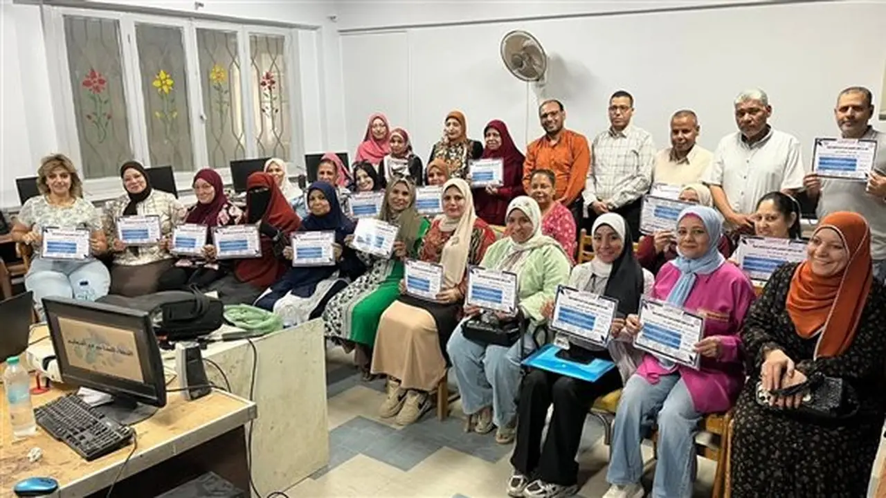 استمرار تدريب المعلمين والطلاب بأسيوط على البرمجيات والذكاء الاصطناعي