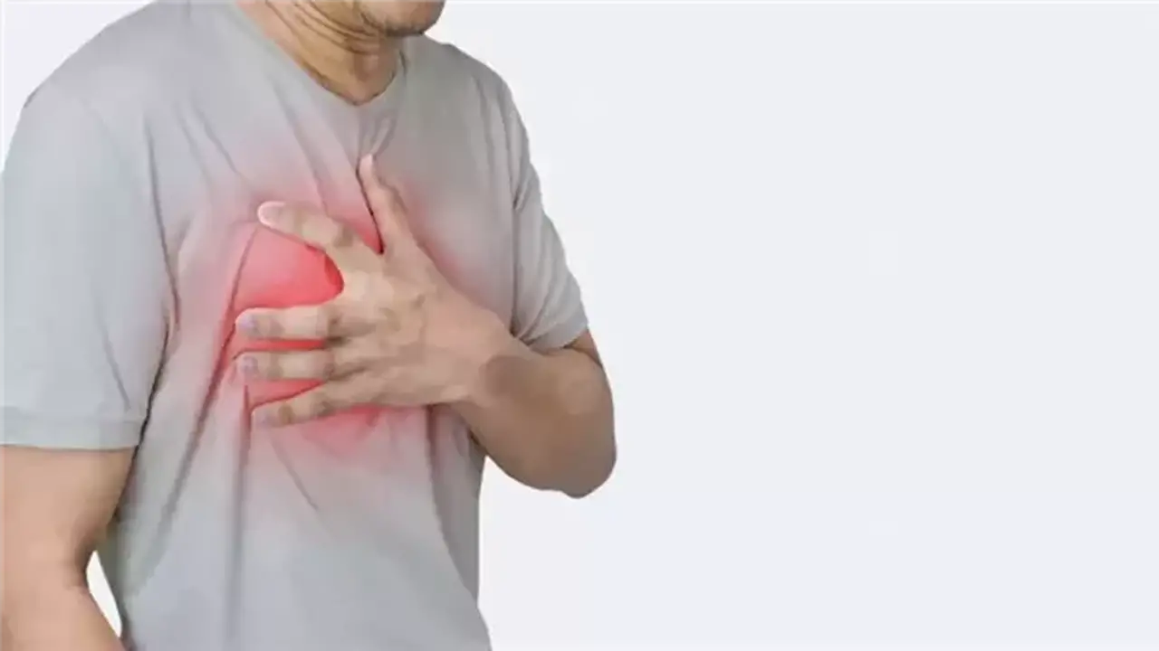 أسباب آلام الصدر عند صعود السلم وطرق التعامل معها