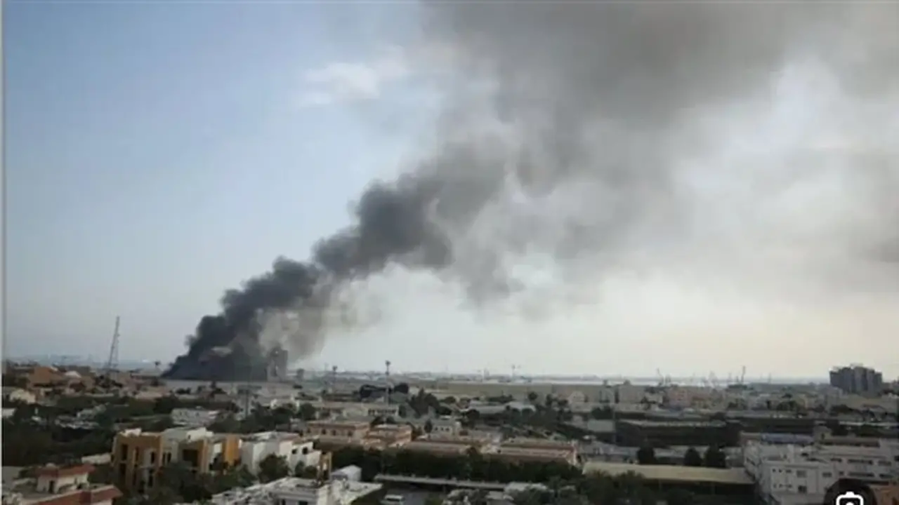 إعلام إيراني: تضرر برج مراقبة الملاحة في ميناء تشابهار جراء هجمات أمريكية