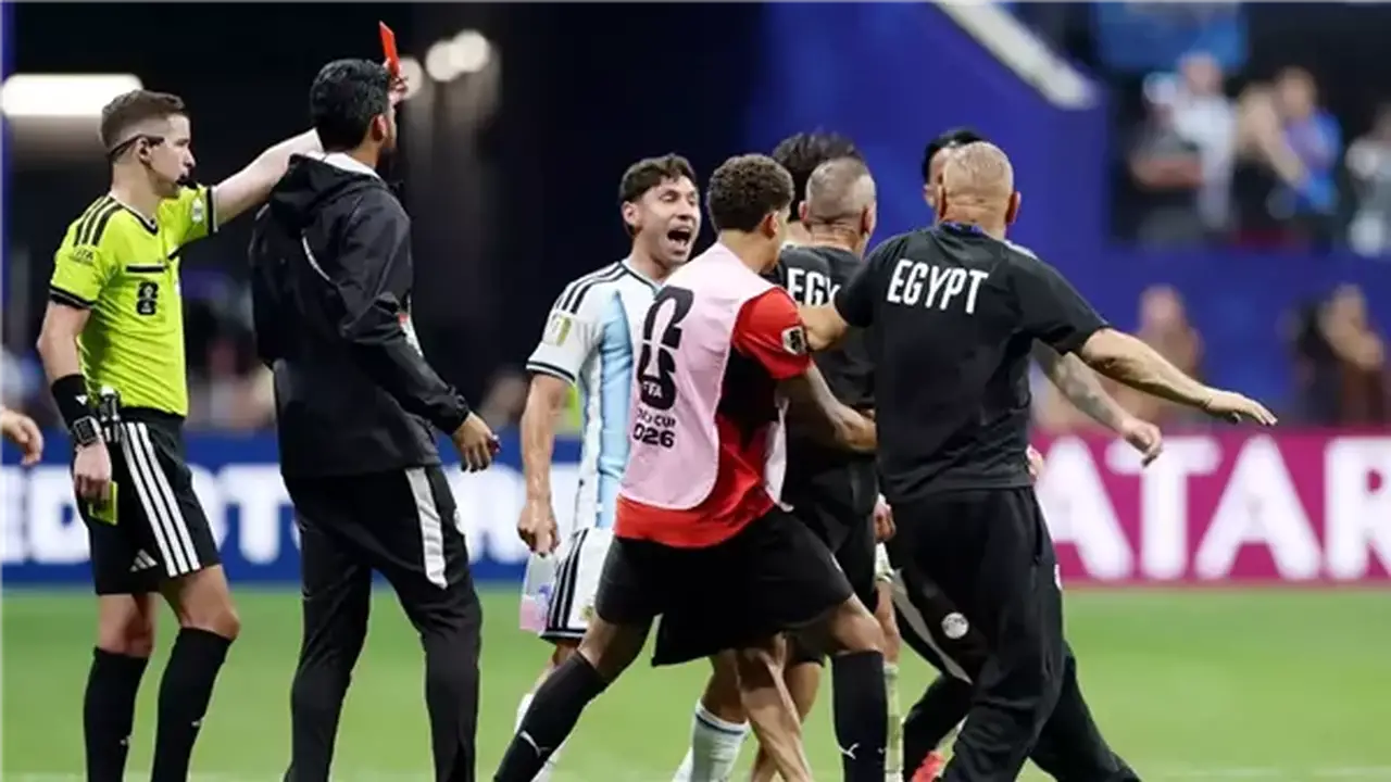 منتخب إسبانيا يُعبّر عن استيائه من قرارات حكم مباراة مصر والأرجنتين في كأس العالم 2026