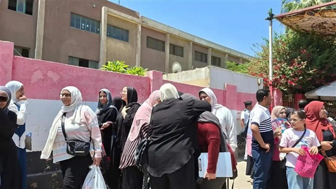 33 ألف طالب في أسيوط يؤدون امتحاني الفيزياء والتاريخ اليوم عبر 73 لجنة