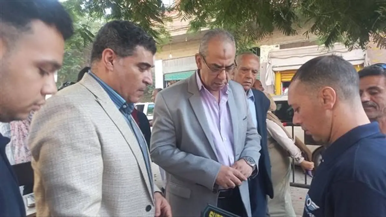 مدير تعليم القليوبية يتفقد انتظام امتحانات الثانوية العامة في لجان كفر شكر