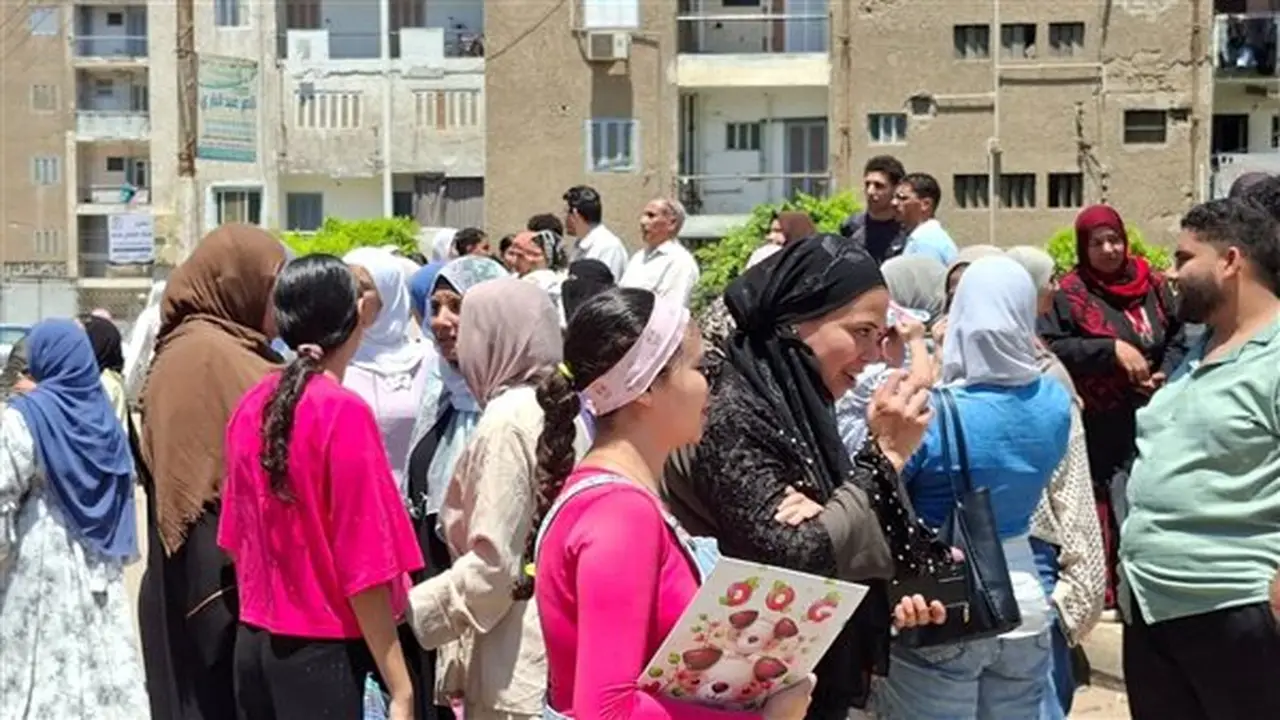 آراء طلاب الثانوية العامة بالقليوبية حول امتحاني الفيزياء والتاريخ: أسئلة من نماذج الوزارة (فيديو)