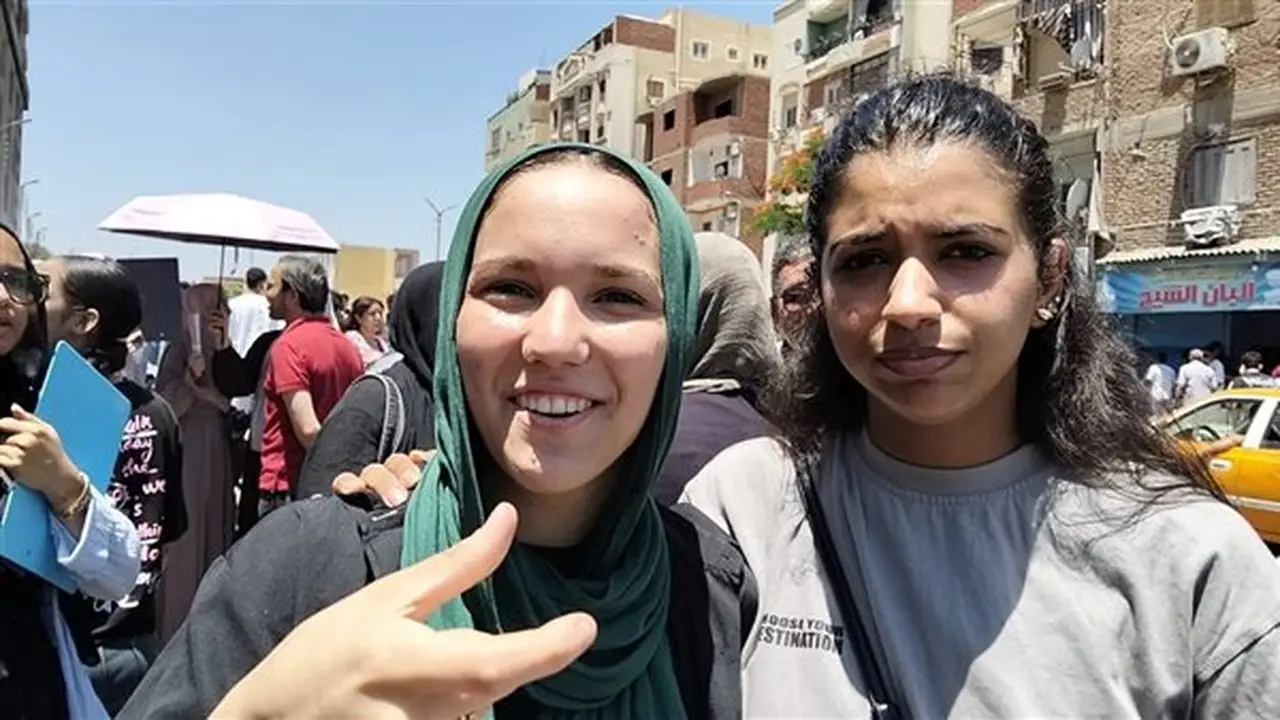 مشاهد من امتحاني التاريخ والفيزياء للثانوية العامة 2026: غش إلكتروني وإغماءات وارتياح بين الطلاب