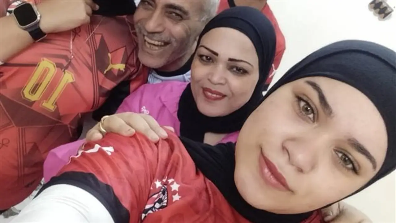 منة عبد العزيز تتصدر التعليم الفني في القليوبية: 20 ساعة مذاكرة يوميًا واحتفال بتيشيرت منتخب مصر