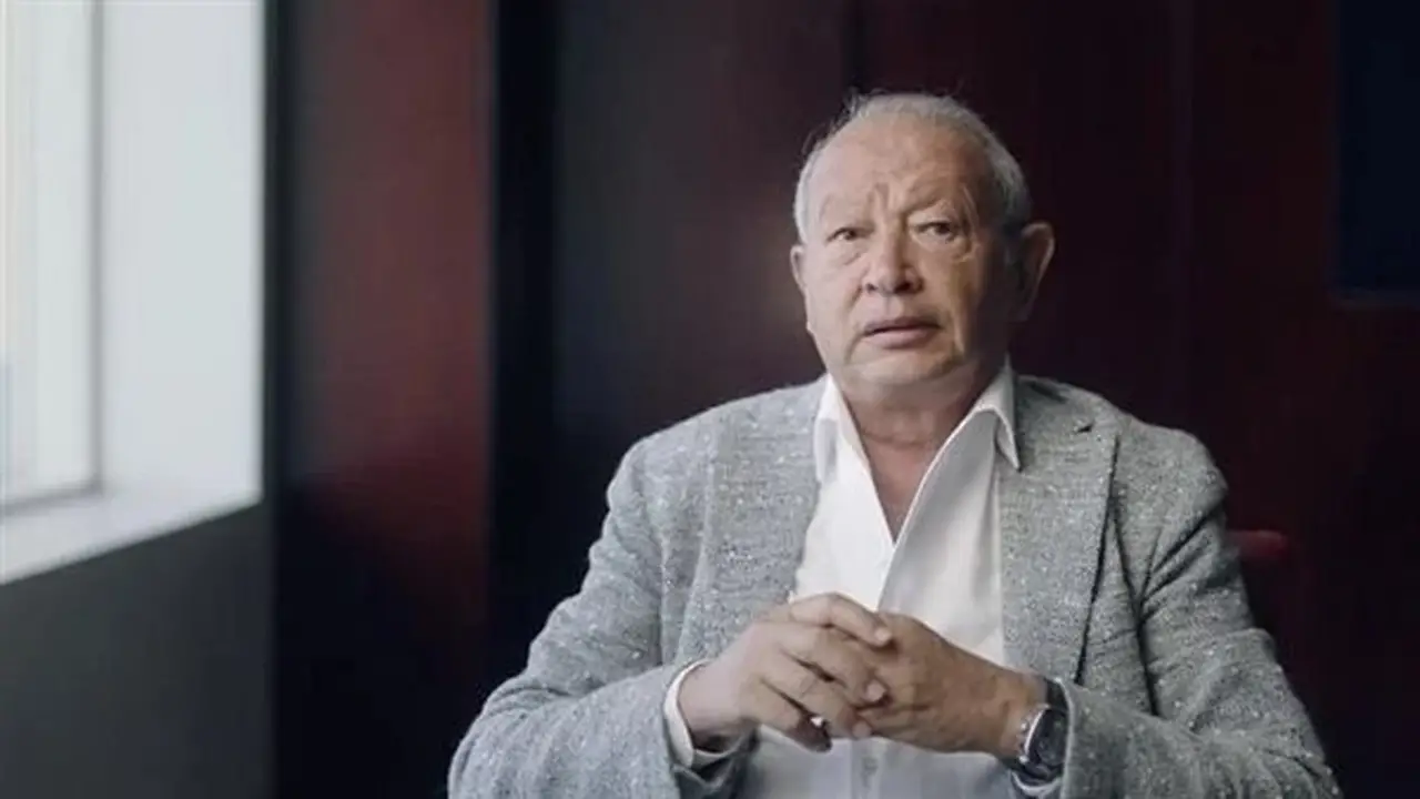 نجيب ساويرس ينتقد فوضى إعلانات الطرق ويطالب بالتنسيق المعماري