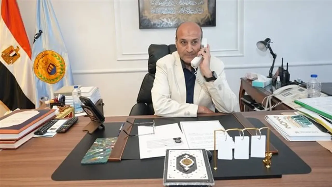 محافظ أسيوط يهنئ الطالبة هناء فتحي لحصولها على المركز الأول في الدبلومات الفنية الصناعية على مستوى الجمهورية