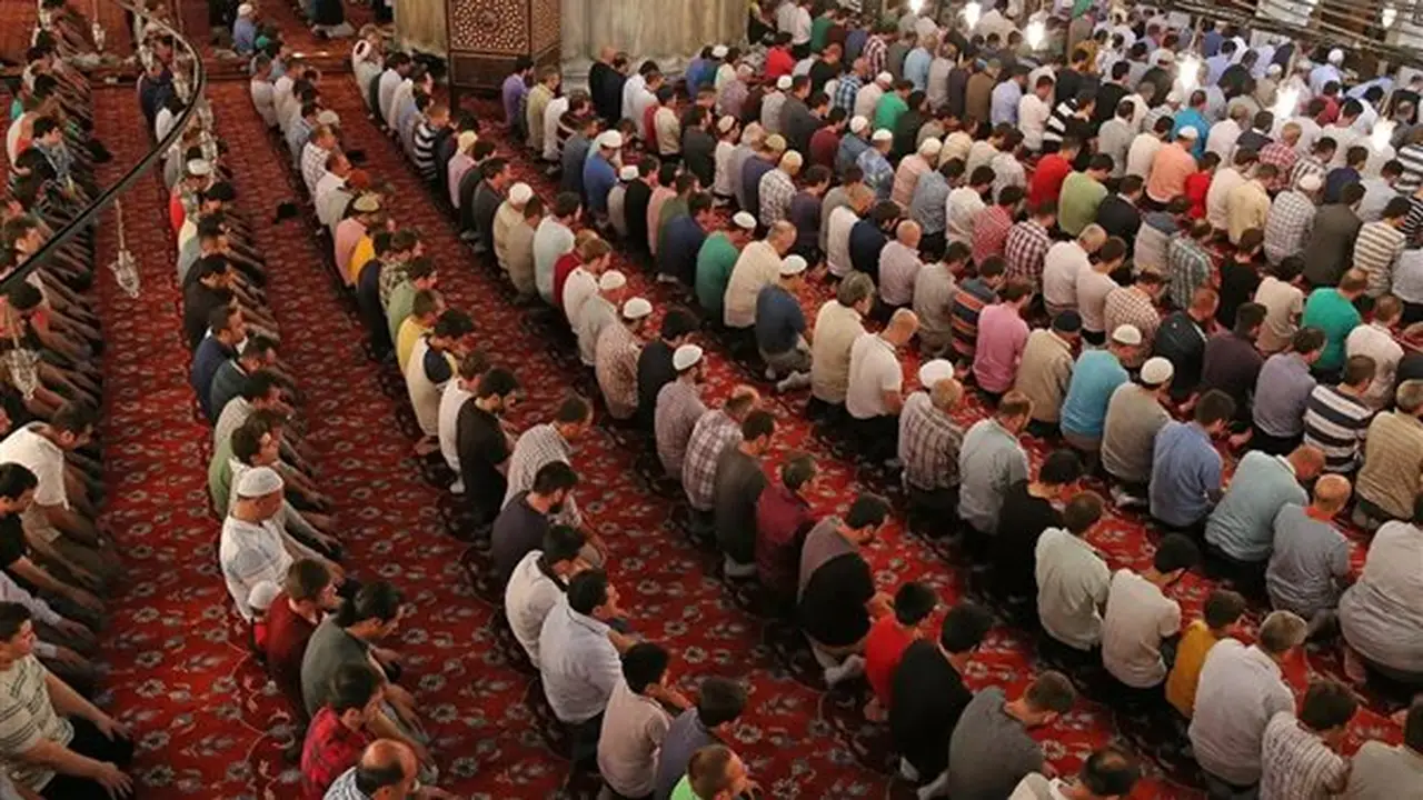 موعد أذان العشاء اليوم الخميس 9 يوليو 2026 في القاهرة والمحافظات