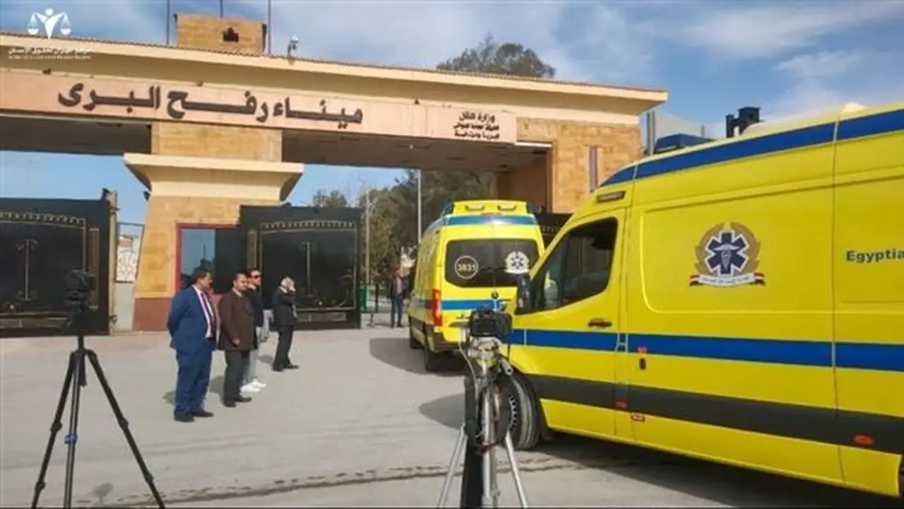 معبر رفح يستقبل الدفعة الستين من الفلسطينيين العائدين إلى قطاع غزة