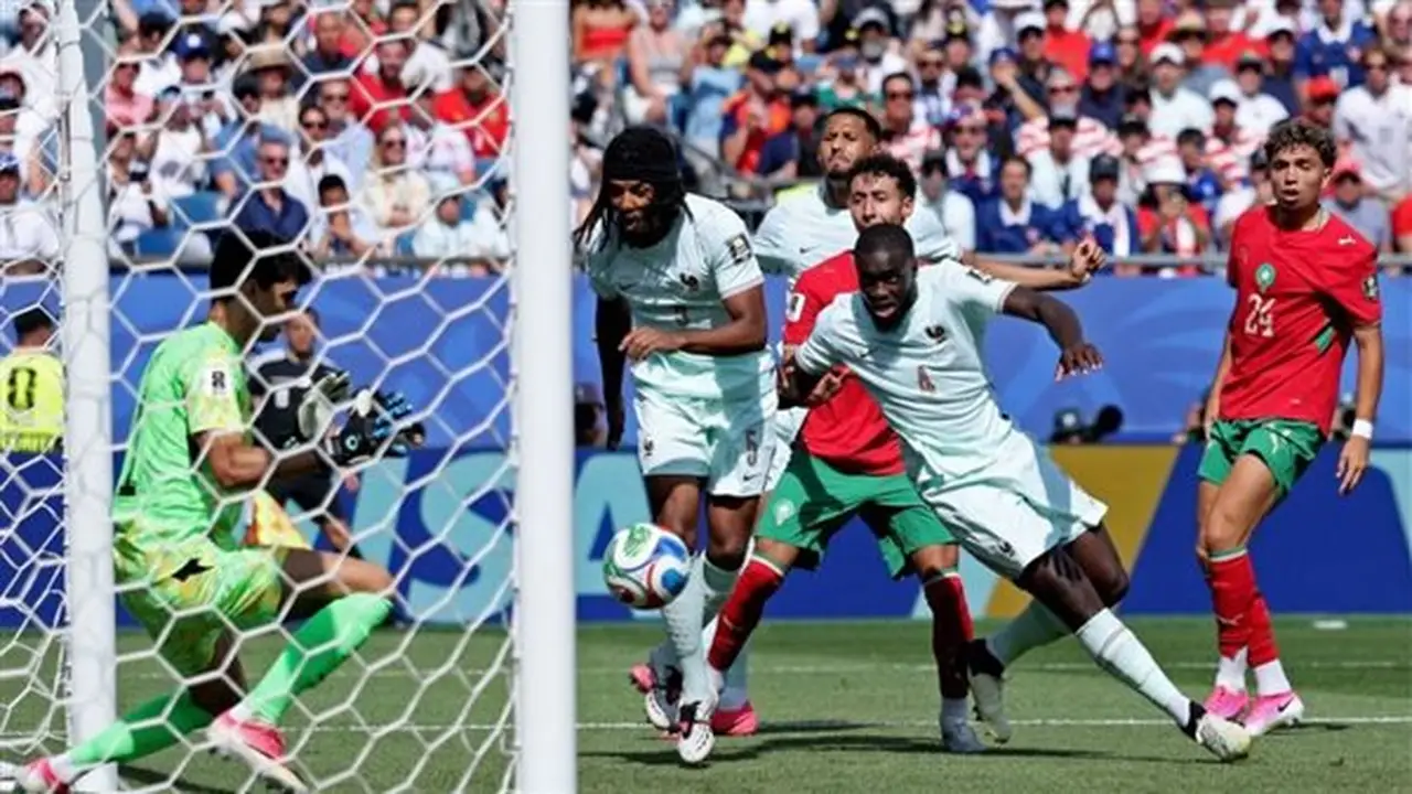 عثمان ديمبيلي يسجل الهدف الثاني لفرنسا أمام المغرب في ربع نهائي كأس العالم