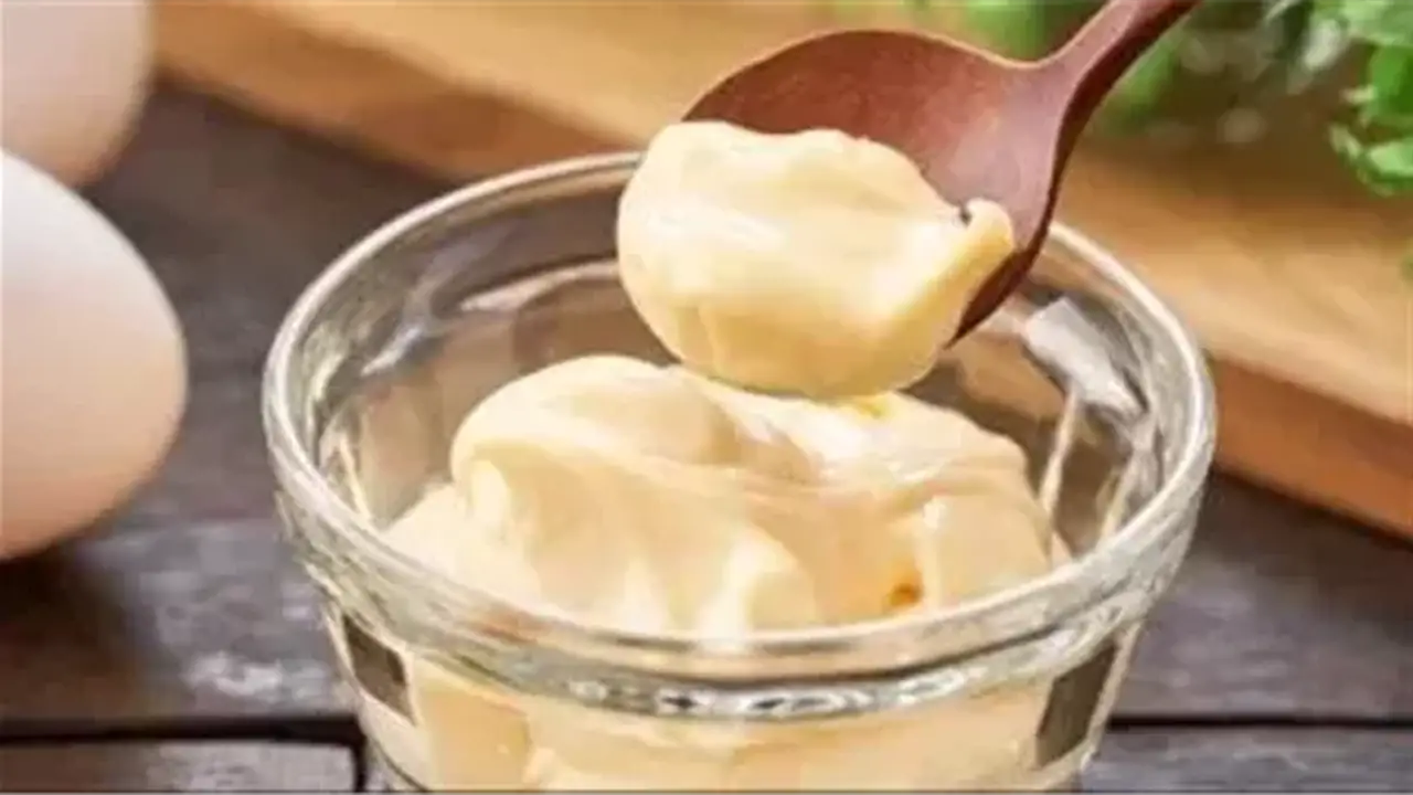 هل يؤدي المايونيز إلى زيادة الوزن؟ تحذيرات مهمة عند تحضيره في المنزل