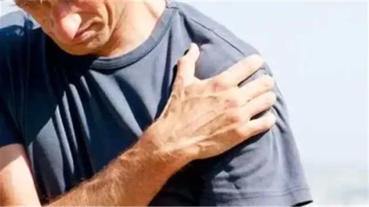6 حالات صحية تسبب تيبس الكتف: مرضى السكري في خطر أكبر