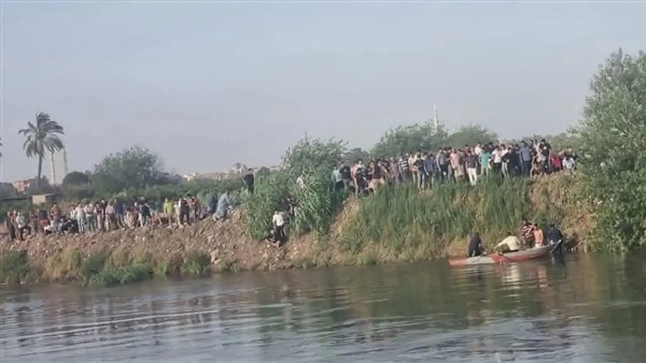 جهود مكثفة لانتشال جثمان شاب سقط من مركب في نهر النيل بحلوان