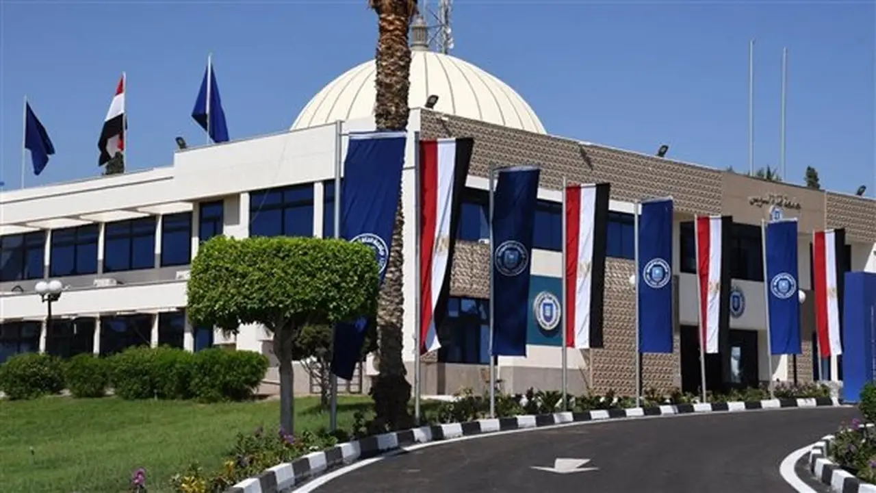 مستشفيات جامعة قناة السويس تُسجل 6,689 عملية جراحية و1.45 مليون تحليل طبي خلال العام المالي 2025/2026