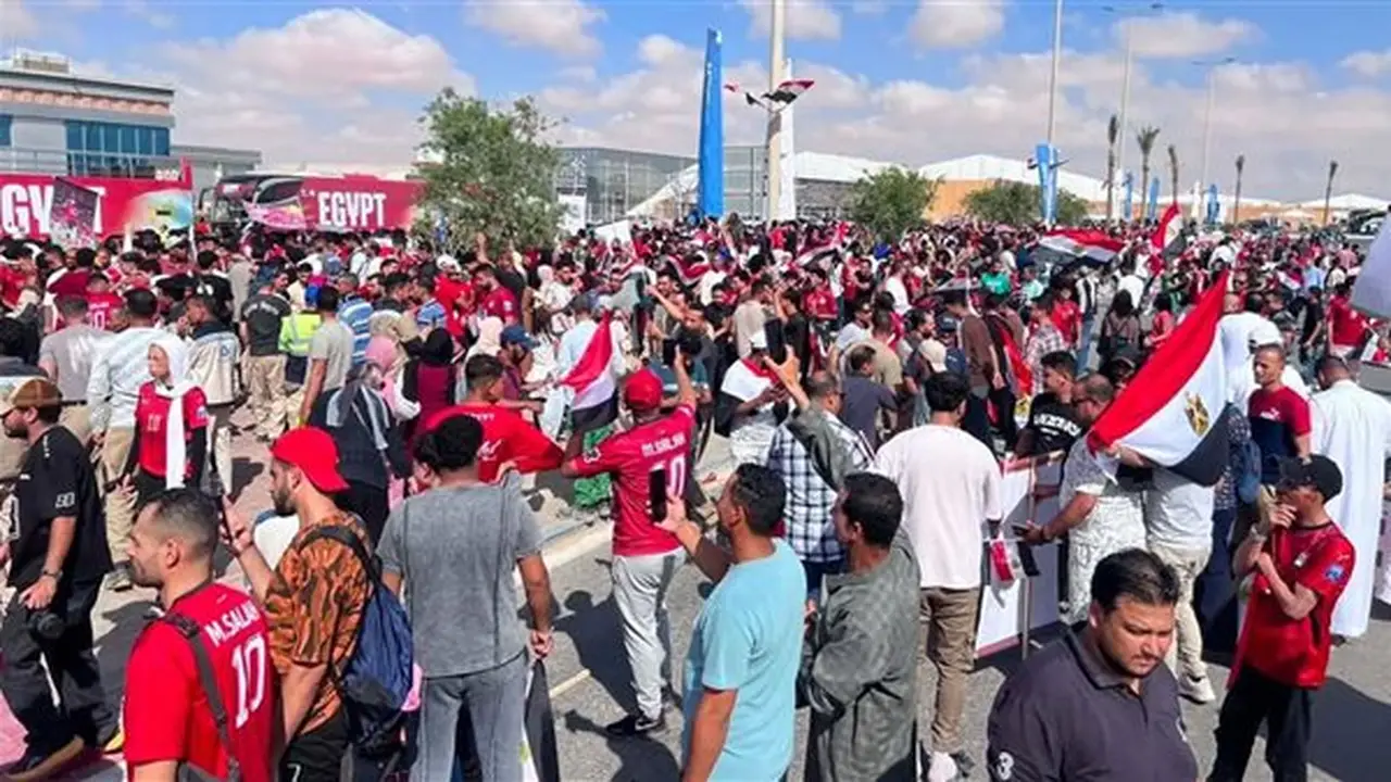 طائرة منتخب مصر تدخل الأجواء المصرية استعدادًا للهبوط في مطار العلمين