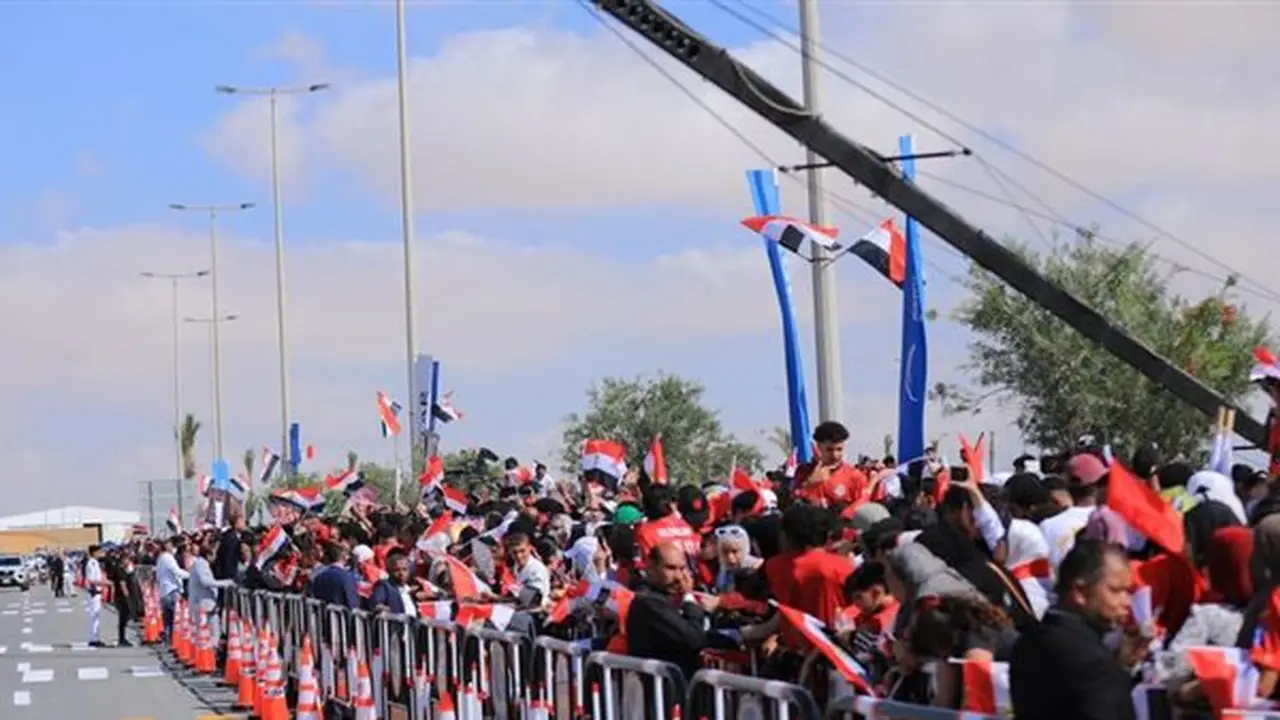 استقبال تاريخي لكتيبة منتخب مصر بالسيلفي والتوقيعات بعد إنجاز المونديال