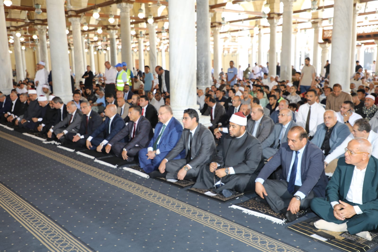 المسؤلون فى صلاة الجمعة المسؤلون فى صلاة الجمعة