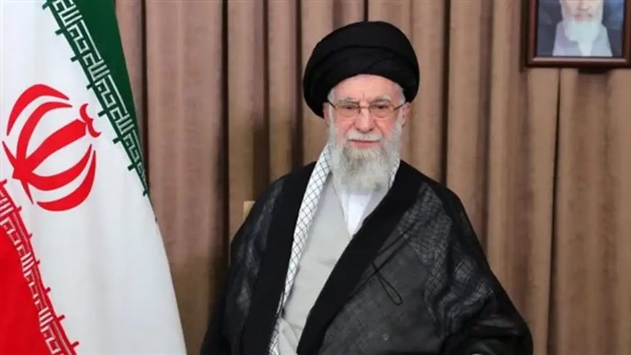 قائد الجيش الإيراني يؤكد استمرار نهج المرشد الراحل علي خامنئي