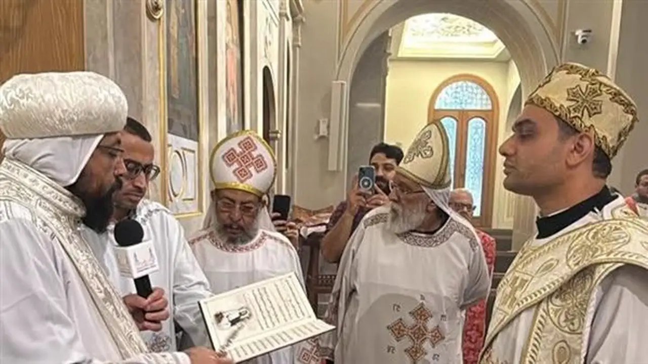 الأنبا أثناسيوس يرسم دياكوناً بكنيسة الملاك البحري تمهيداً لسيامته كاهناً