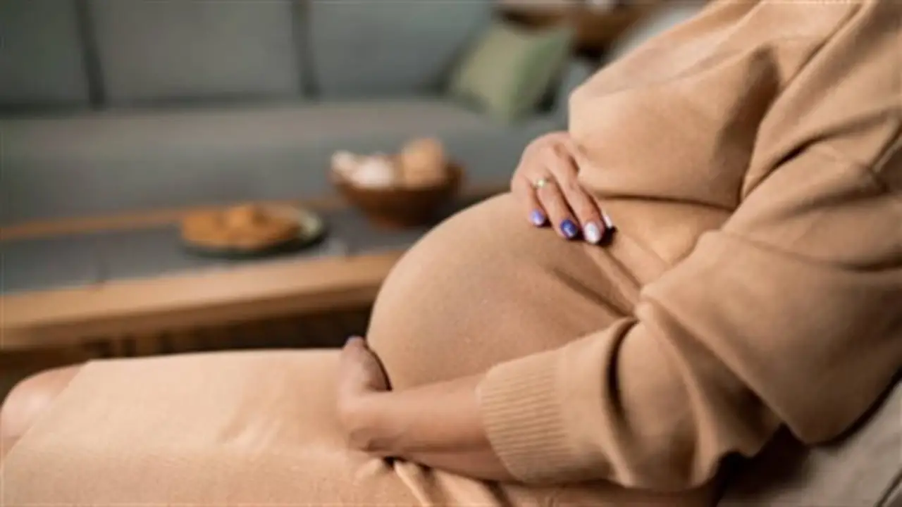 حكم ربط المبيضين لامرأة ممنوعة من الحمل بأمر الطبيب: الإفتاء توضح