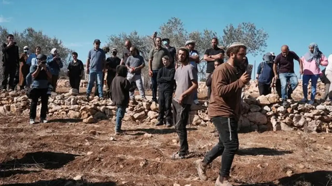 الهلال الأحمر الفلسطيني: إصابة 8 أشخاص في اعتداءات المستوطنين وقوات الاحتلال بجنوب الخليل