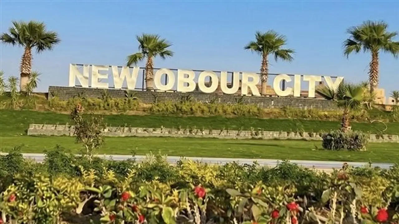 الإسكان تسلم عقود توفيق الأوضاع للمواطنين في العبور الجديدة