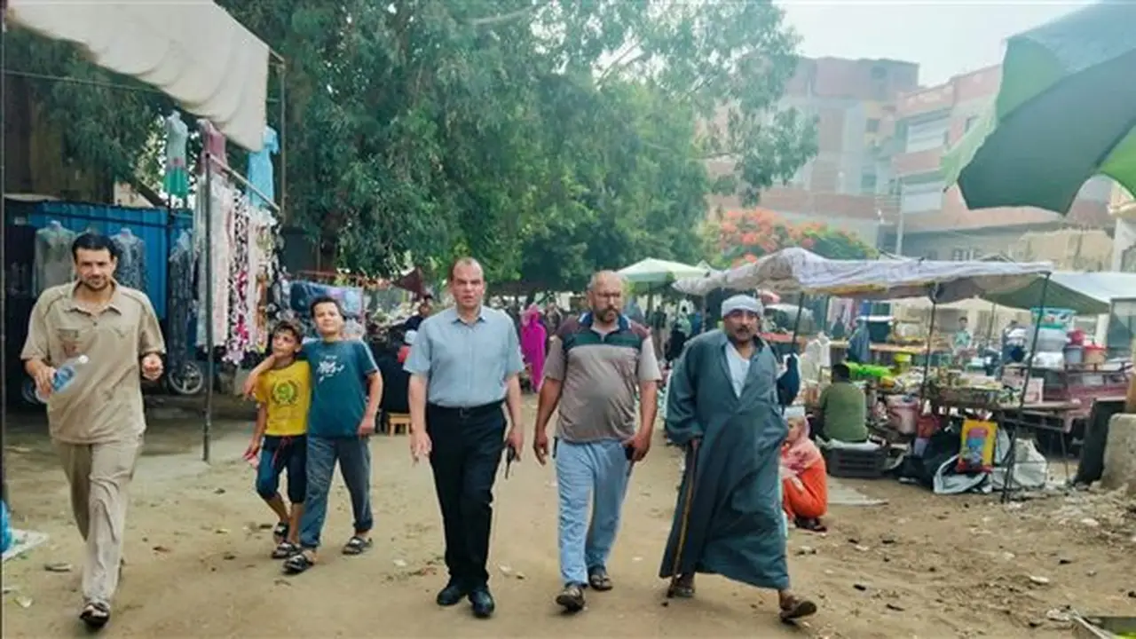 رئيس مدينة ميت غمر يوجه بنقل سوق مدخل ميت يعيش ورفع المخلفات بشكل عاجل
