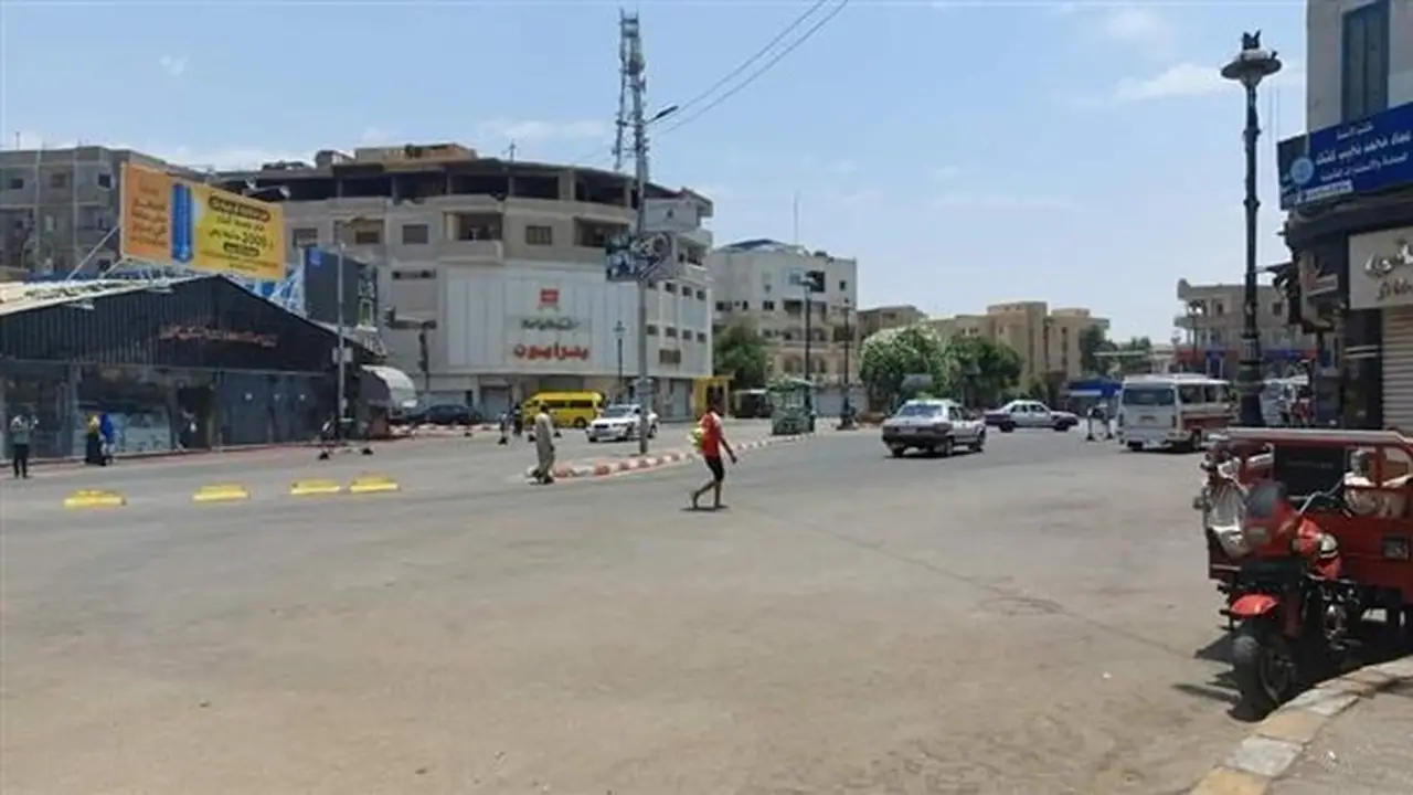 درجات الحرارة تتجاوز 40 درجة مئوية، شوارع قنا تفتقر للمارة بسبب الحر الشديد