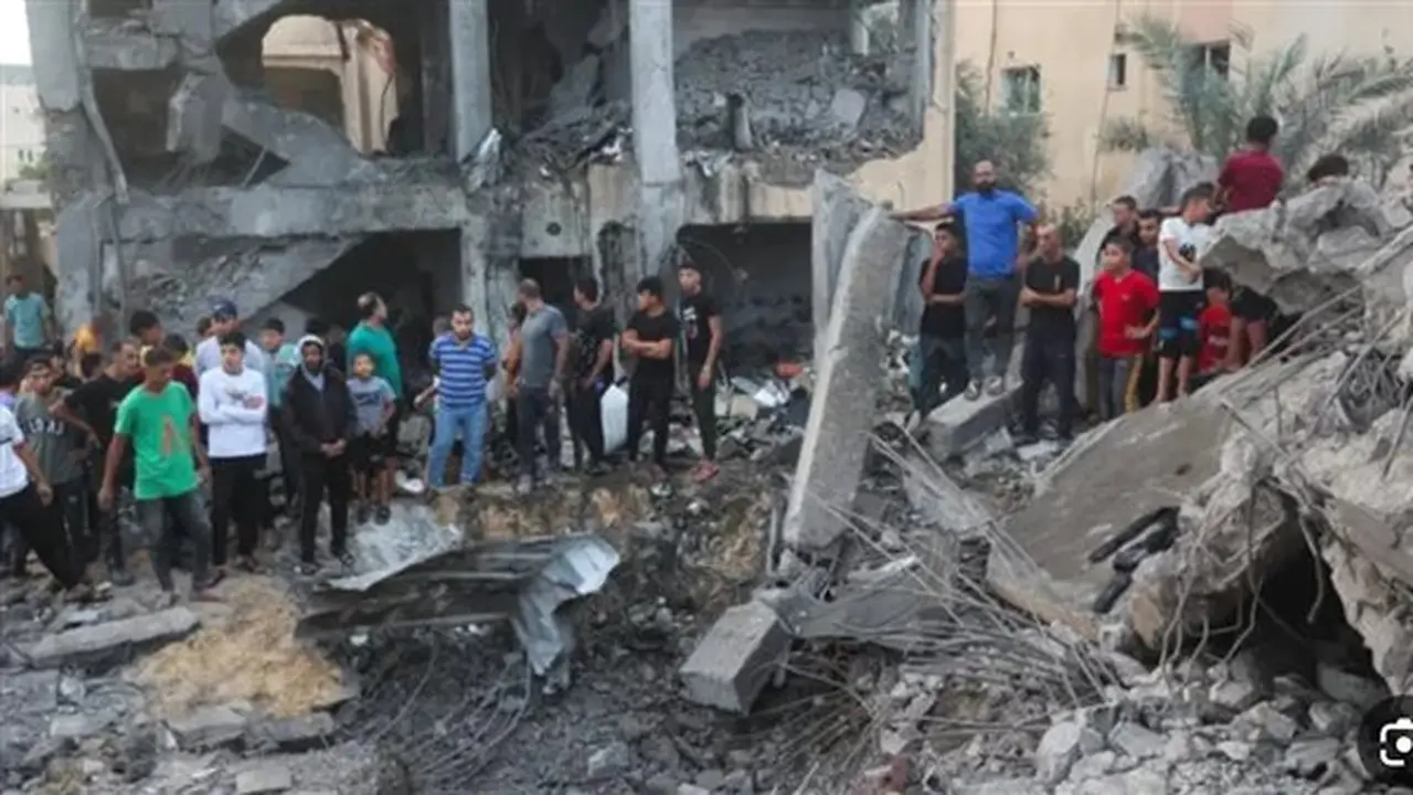 استشهاد فلسطيني وإصابة أربعة آخرين في غارة للاحتلال وسط غزة