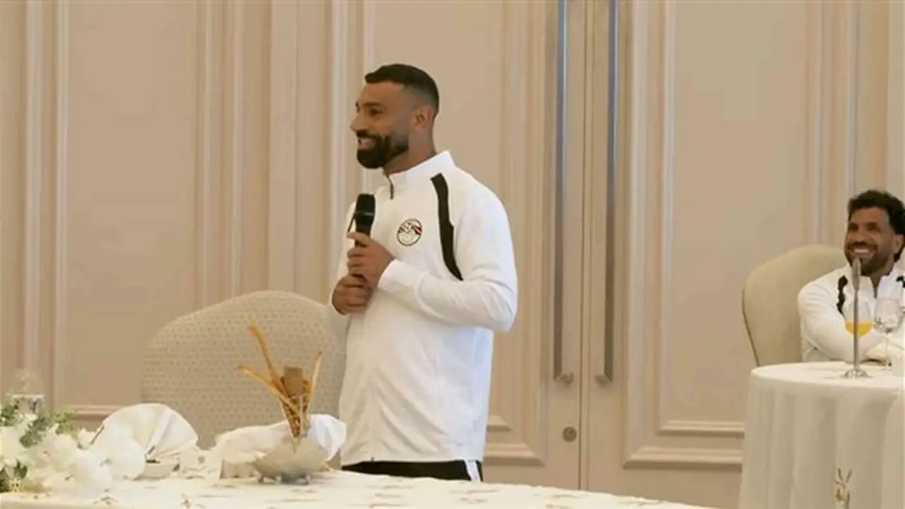 صلاح أمام السيسي: نأمل في بطولات مع حسام حسن، لكن هذا لا يعني تجديد عقده
