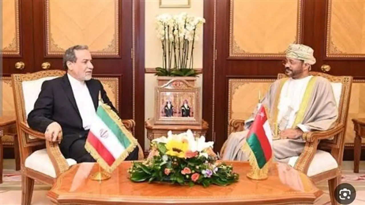وزيرا الخارجية العماني والإيراني يؤكدان على أهمية وقف التصعيد العسكري