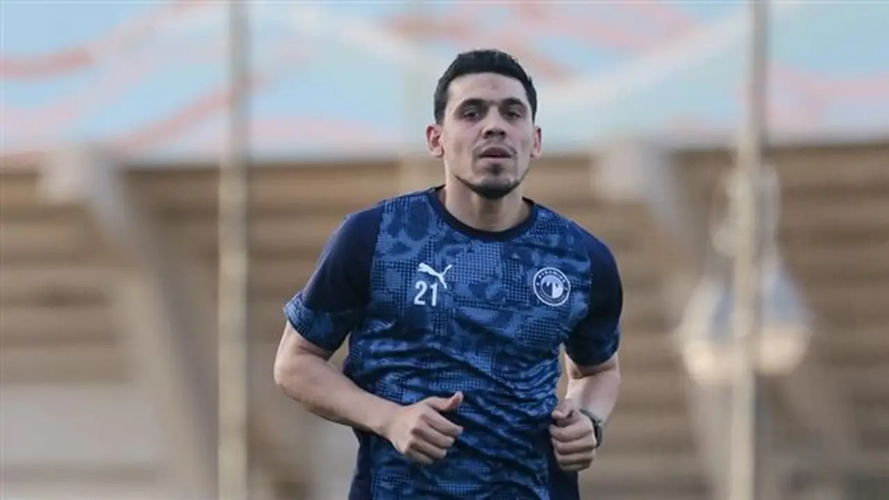 محمد حمدي مدافع بيراميدز يسافر إلى ألمانيا للاطمئنان على حالته الصحية قبل العودة للتدريبات