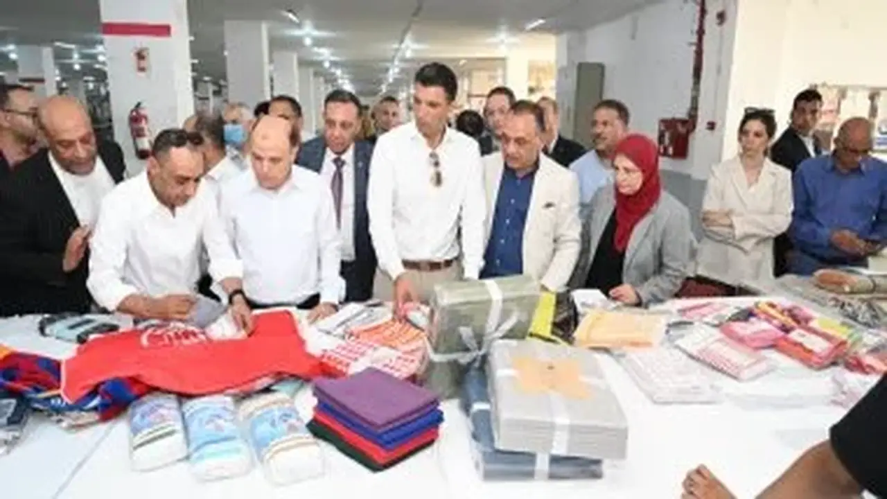 وزير الصناعة ومحافظ الغربية يتفقدان مصانع الغزل والنسيج في المحلة الكبرى