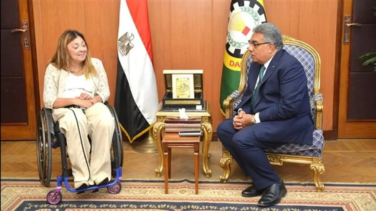 إيمان كريم ومحافظ الدقهلية يناقشان سبل تعزيز الخدمات والتمكين لـ 700 ألف شخص ذي إعاقة
