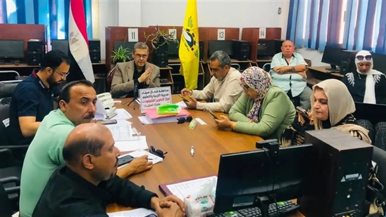 وكيل وزارة التعليم بشمال سيناء يتابع امتحان الرياضيات البحتة لطلاب الثانوية العامة
