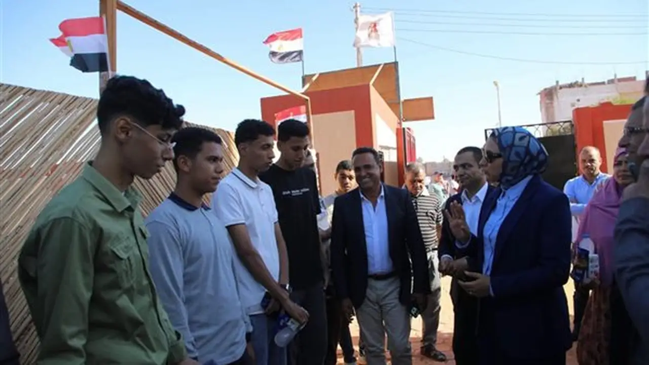محافظ الوادي الجديد تتابع امتحانات الثانوية العامة في مركز بلاط (صور)