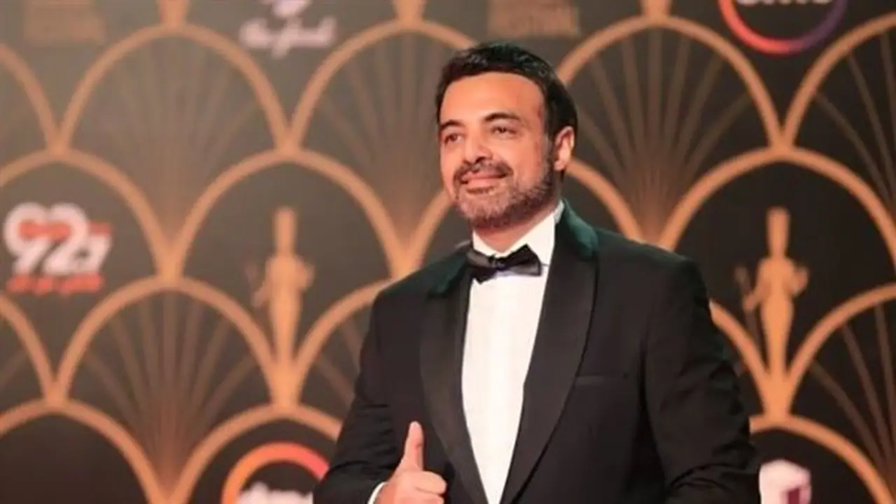 عمرو محمود ياسين يدعم مصطفى محمد ويطالب صلاح بالتدخل