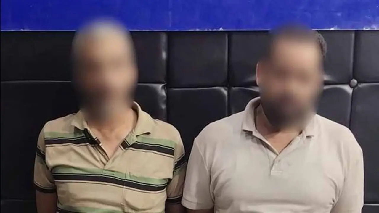 إلقاء القبض على شخصين بتهمة سرقة حقيبة أموال من سيارة في مدينة نصر