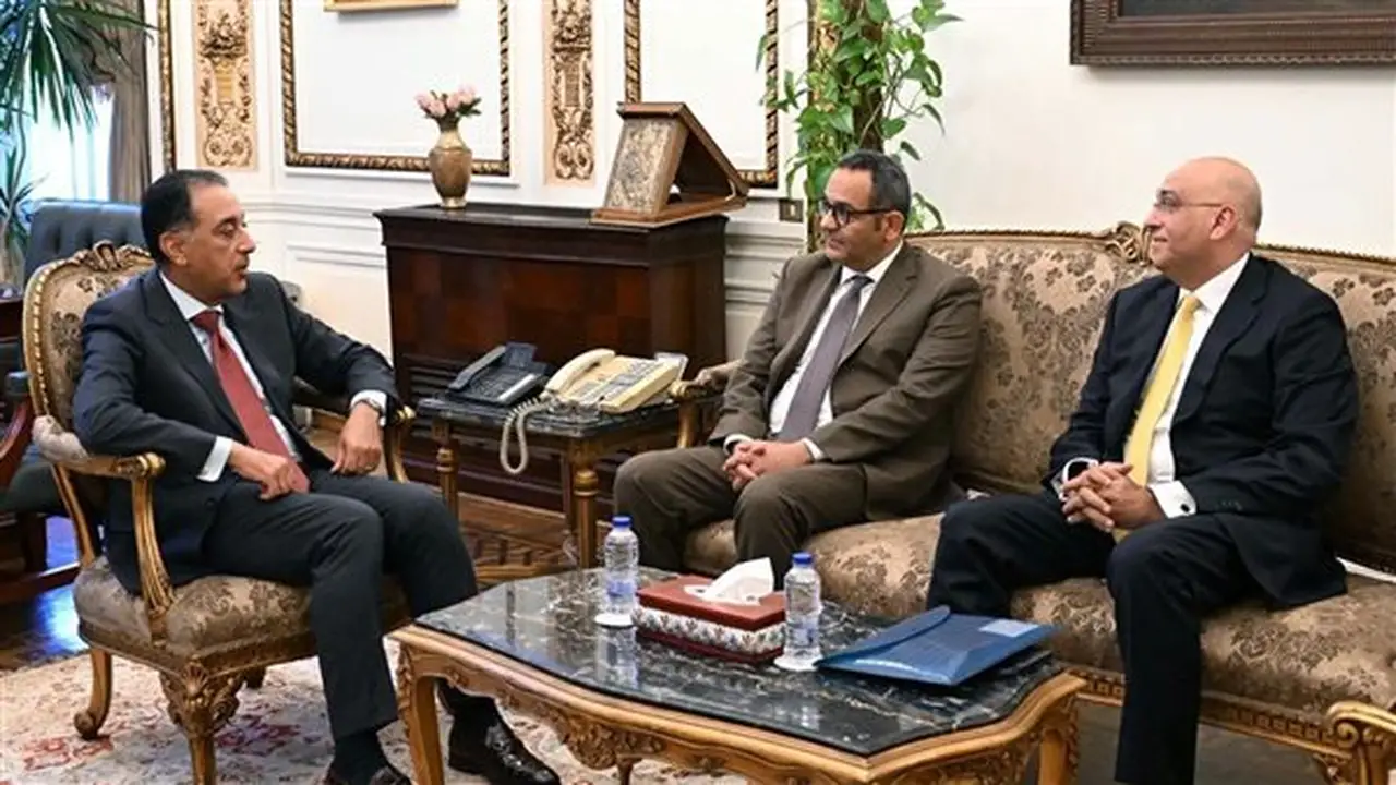 مدبولي يستقبل الرئيس التنفيذي الجديد لجهاز تنمية المشروعات الصغيرة والمتوسطة