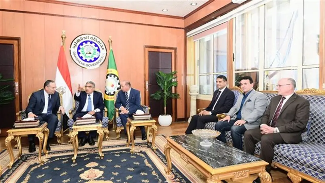 محافظ الدقهلية يستقبل وزير التعليم العالي القائم بأعمال وزير الثقافة في ختام المهرجان القومي للمسرح