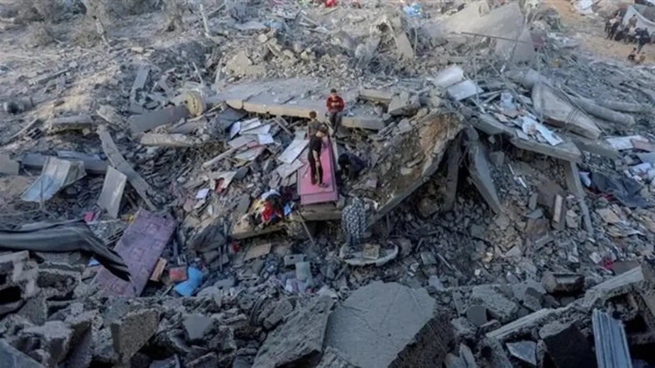 استشهاد فلسطيني جراء قصف إسرائيلي على غزة وتحذيرات من انهيار النظام الصحي