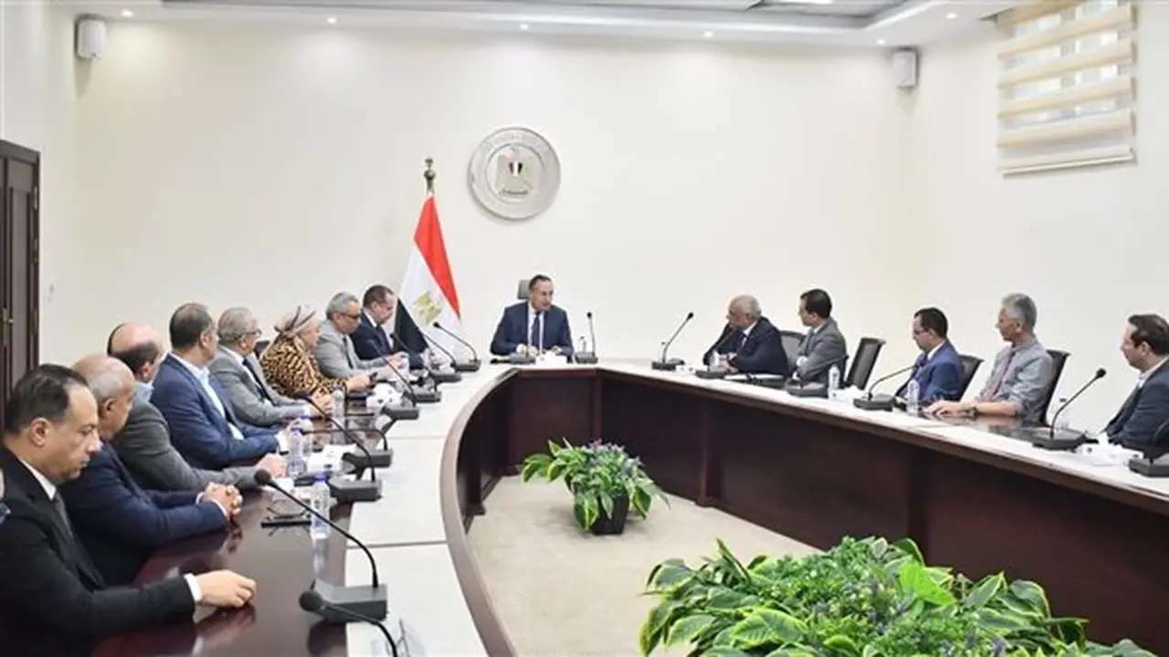 قنصوة يوجه بتكثيف القوافل الثقافية وتسريع التحول الرقمي خلال أول اجتماع مع قيادات الثقافة