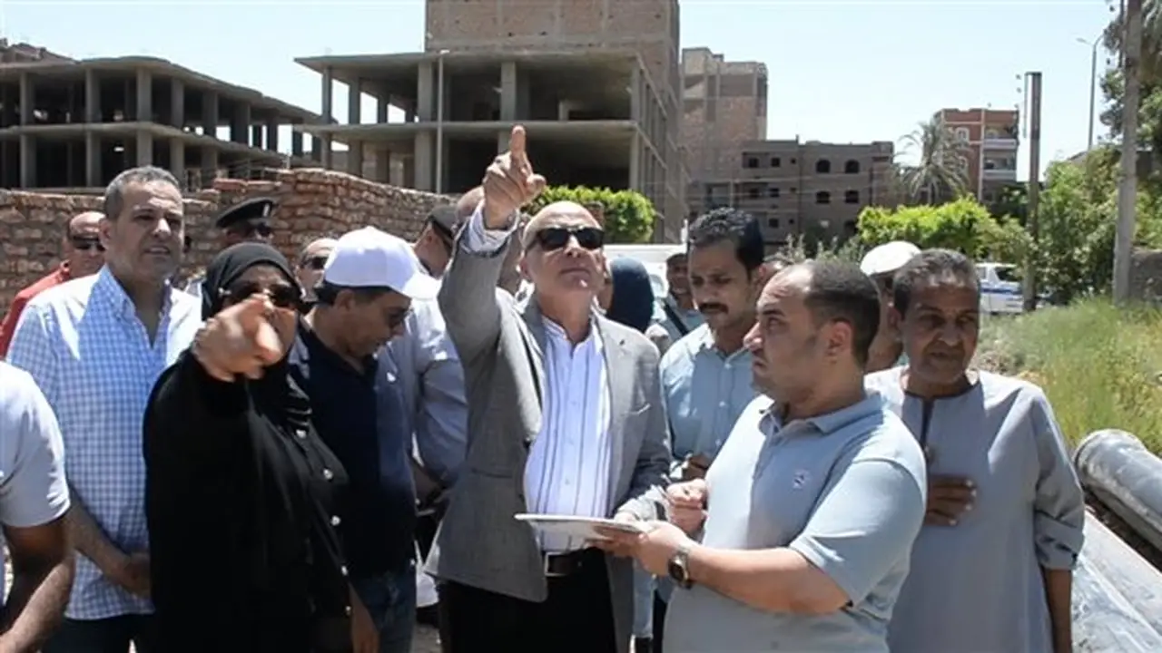 محافظ الأقصر يُشدد على ضرورة الإسراع في إنجاز مشروع الصرف الصحي بحوض 18