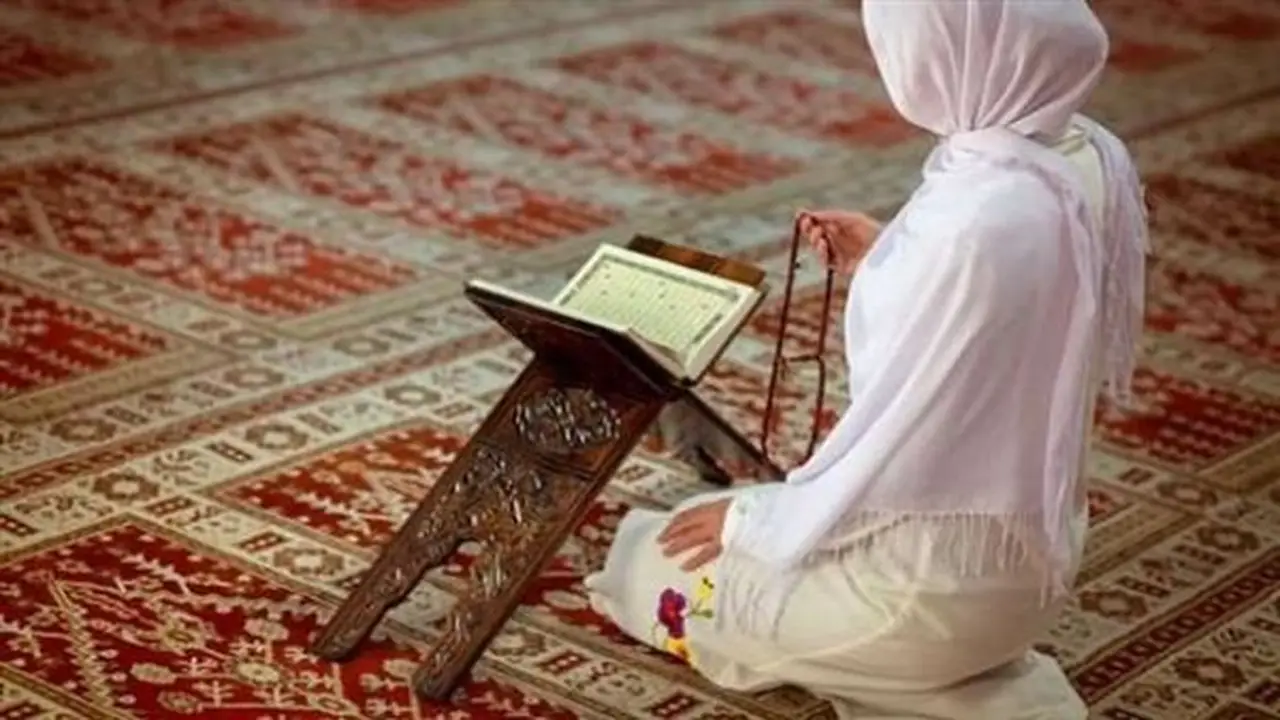 الإفتاء توضح حكم سجود التلاوة والشكر للحائض بعد جدل واسع