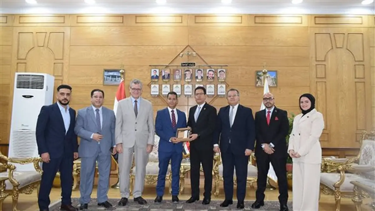 رئيس جامعة بنها يستقبل وفد الهيئة العامة للاعتماد والرقابة الصحية لتدريب العاملين بالمستشفيات الجامعية