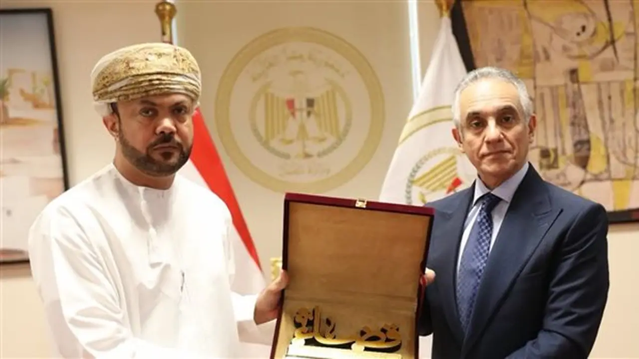 وزير العدل يستقبل وفدًا قضائيًا من سلطنة عمان لتعزيز التعاون القضائي