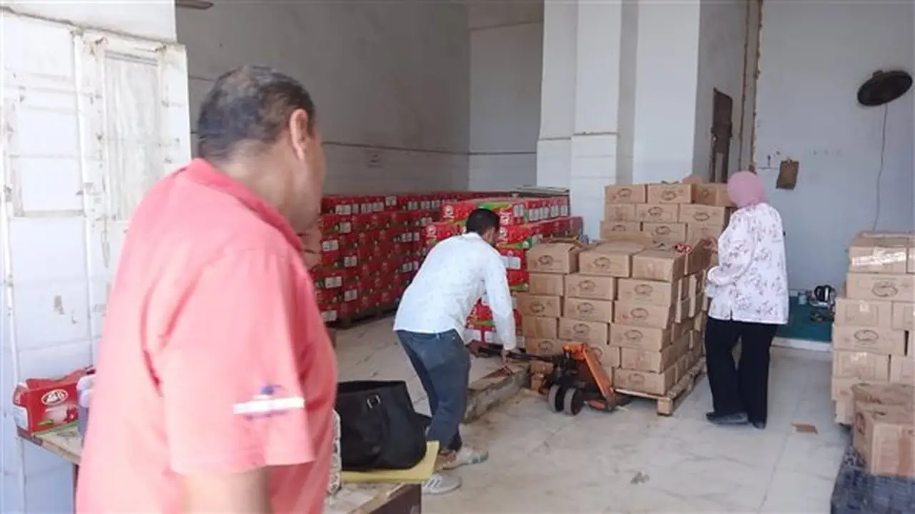 ضبط 30 ألف عبوة مشروب أطفال مجهول المصدر داخل مخزن غير مرخص بالقليوبية