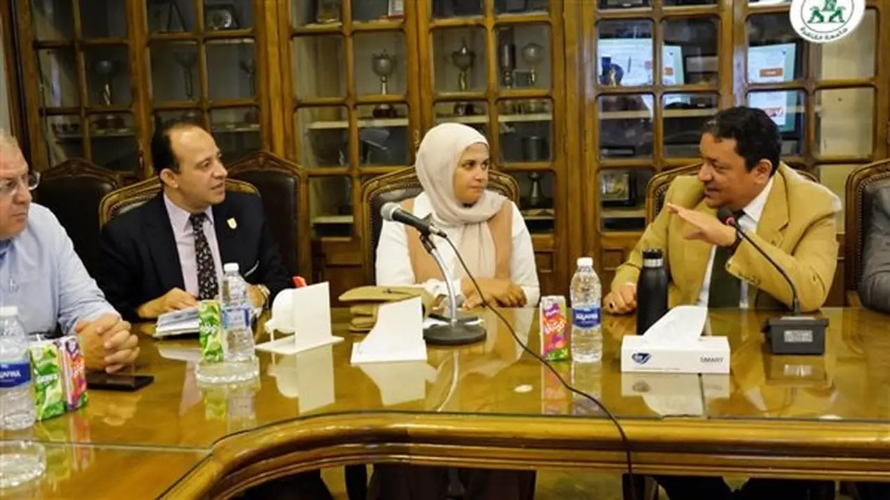 كلية الطب البيطري بجامعة القاهرة تُبرز إنجازاتها في الاستدامة أمام لجنة تحكيم “أفضل كلية صديقة للبيئة”