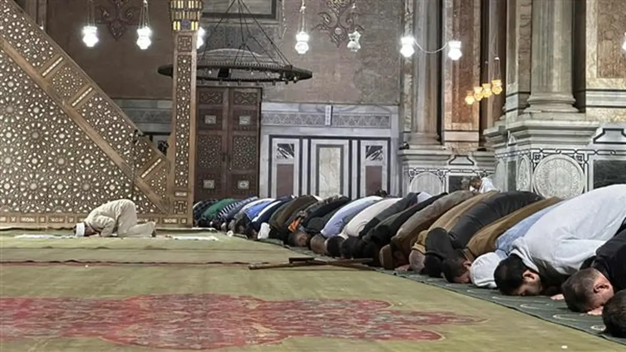 مواقيت الصلاة اليوم الثلاثاء: أذان الظهر في القاهرة والمحافظات