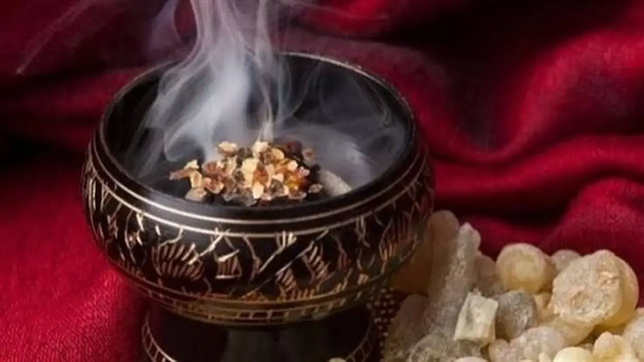 تفسير حلم البخور في المنام ودلالاته الإيجابية المرتبطة بالأخبار السعيدة